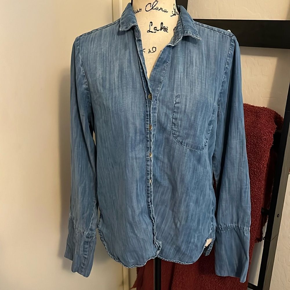 Anthropologie Elevenses Chambray Distressed Boho Hi-Lo Buttons Shirt Casual